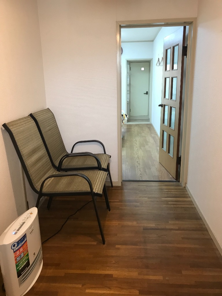 田中鍼灸治療院の落ち着いた待合室